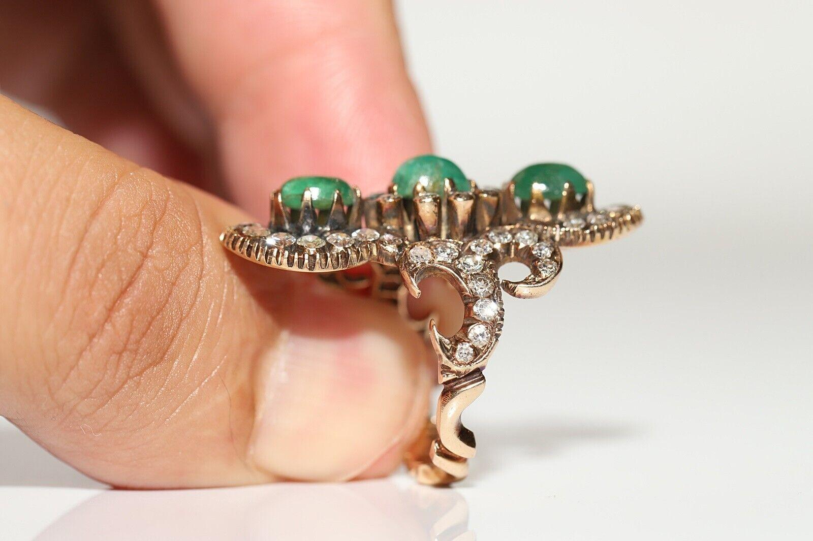 Vintage Circa 1960s 18k Gold Natural Diamond And Cabochon Emerald Ring  For Sale 1