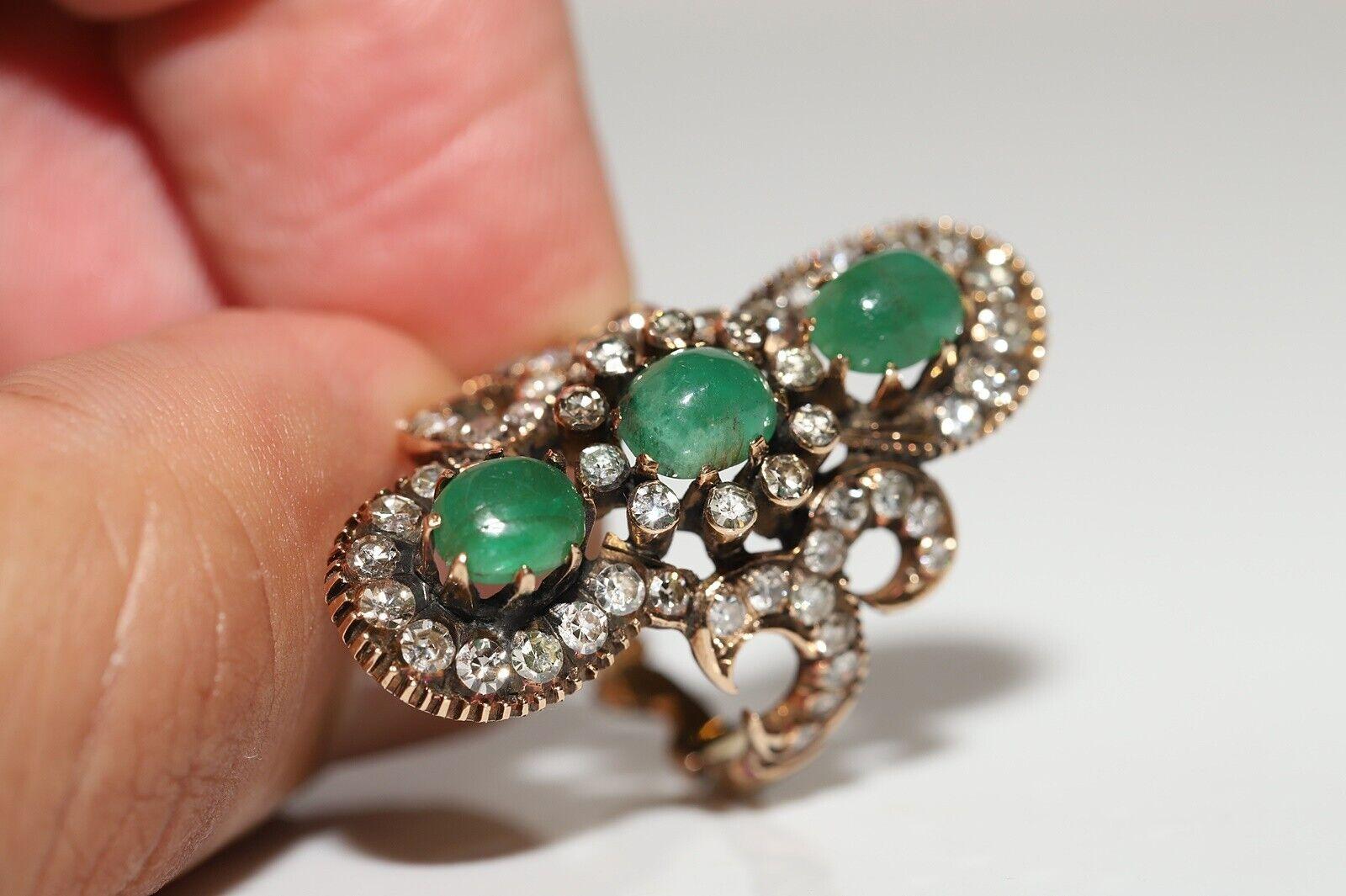 Vintage Circa 1960s 18k Gold Natural Diamond And Cabochon Emerald Ring  For Sale 2