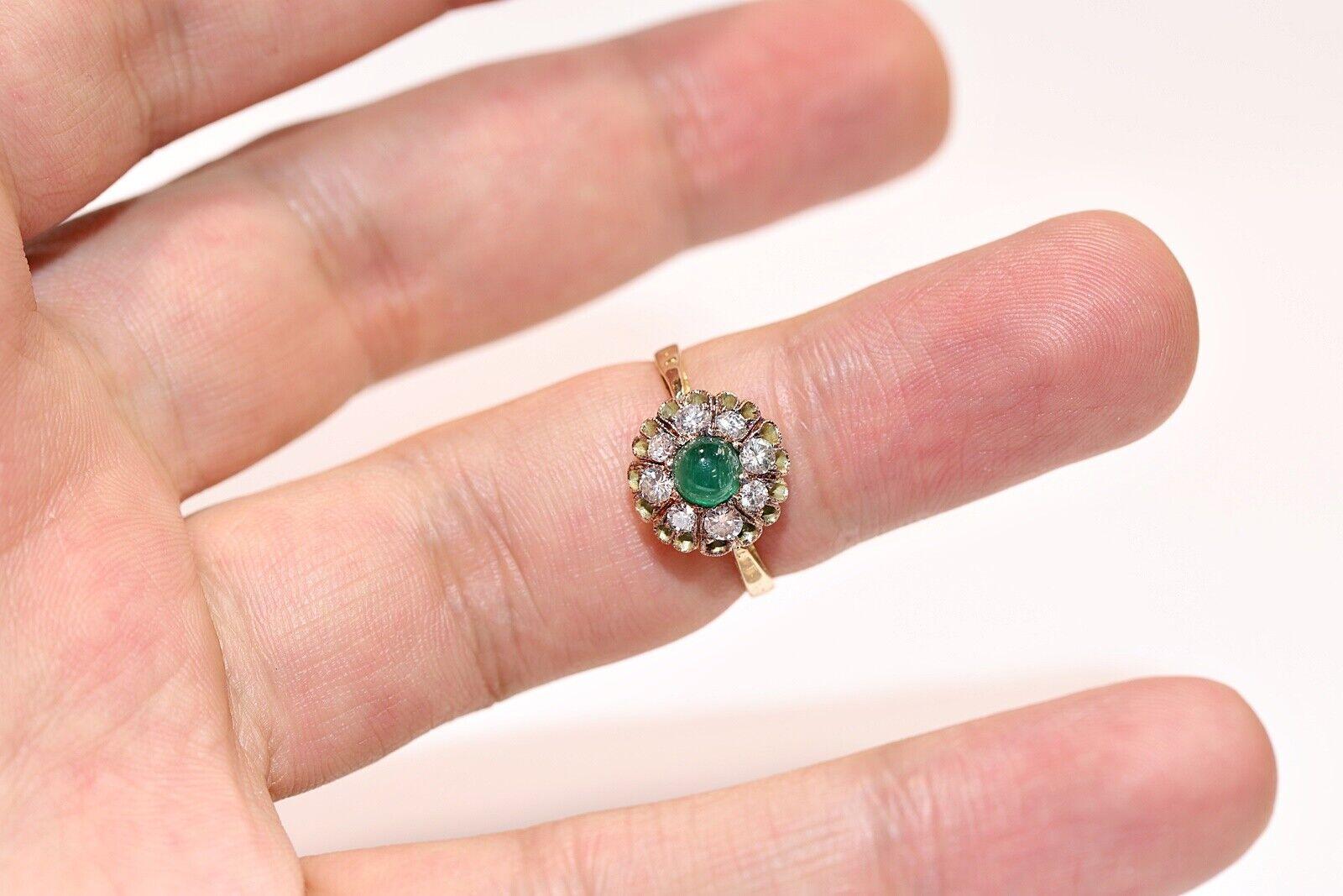 Vintage Circa 1960s 18k Gold Natural Diamond And Cabochon Emerald Ring For Sale 3