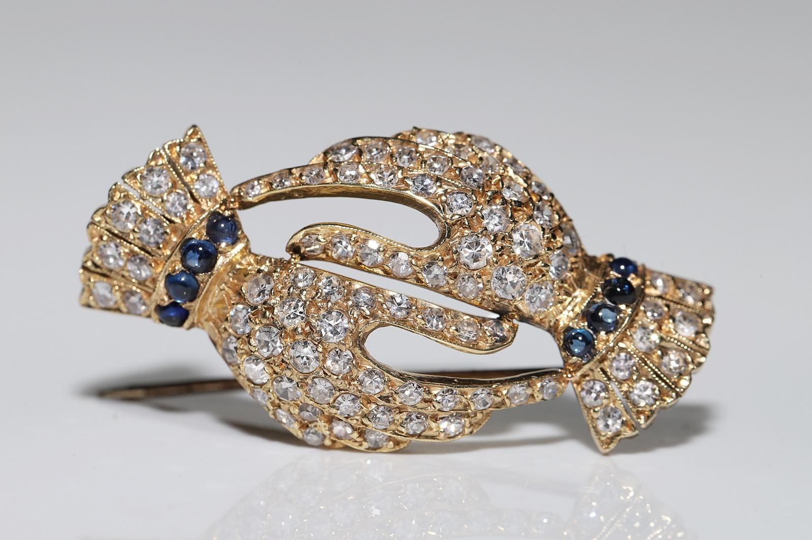 In ottime condizioni.
Il peso totale è di 5,9 grammi.
Totalmente è un diamante da 1,25 carati.
Il diamante ha colore G-H e purezza vvs-vs-s1.
Totalmente è uno zaffiro da 0,30 carati.
Testato con acido per verificare che si tratti di oro vero da 18