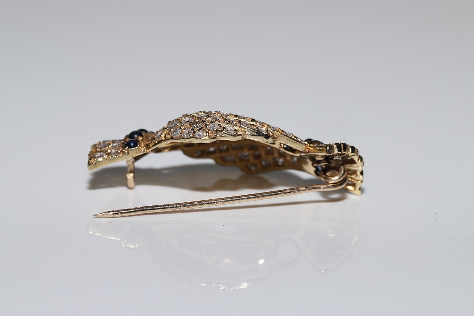 Single Cut Vintage Circa 1960s 18k Gold Natural Diamond And Cabochon Sapphire Hand Brooch  For Sale