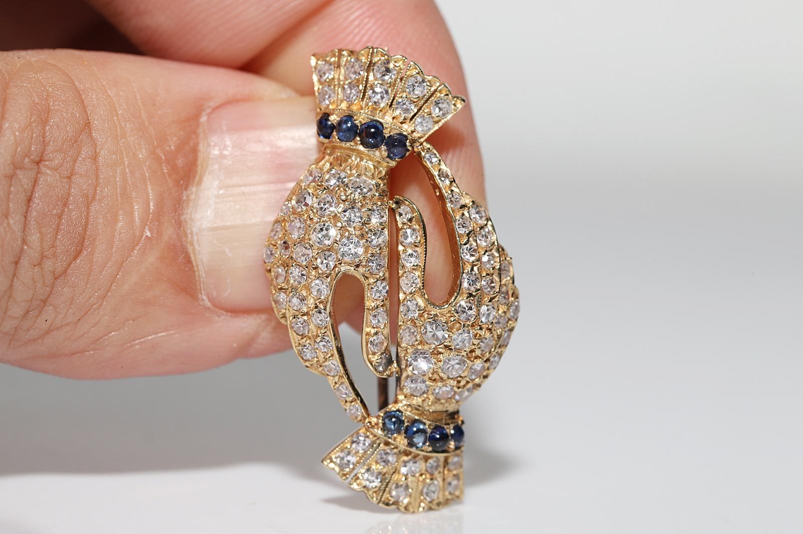 Women's Vintage Circa 1960s 18k Gold Natural Diamond And Cabochon Sapphire Hand Brooch  For Sale