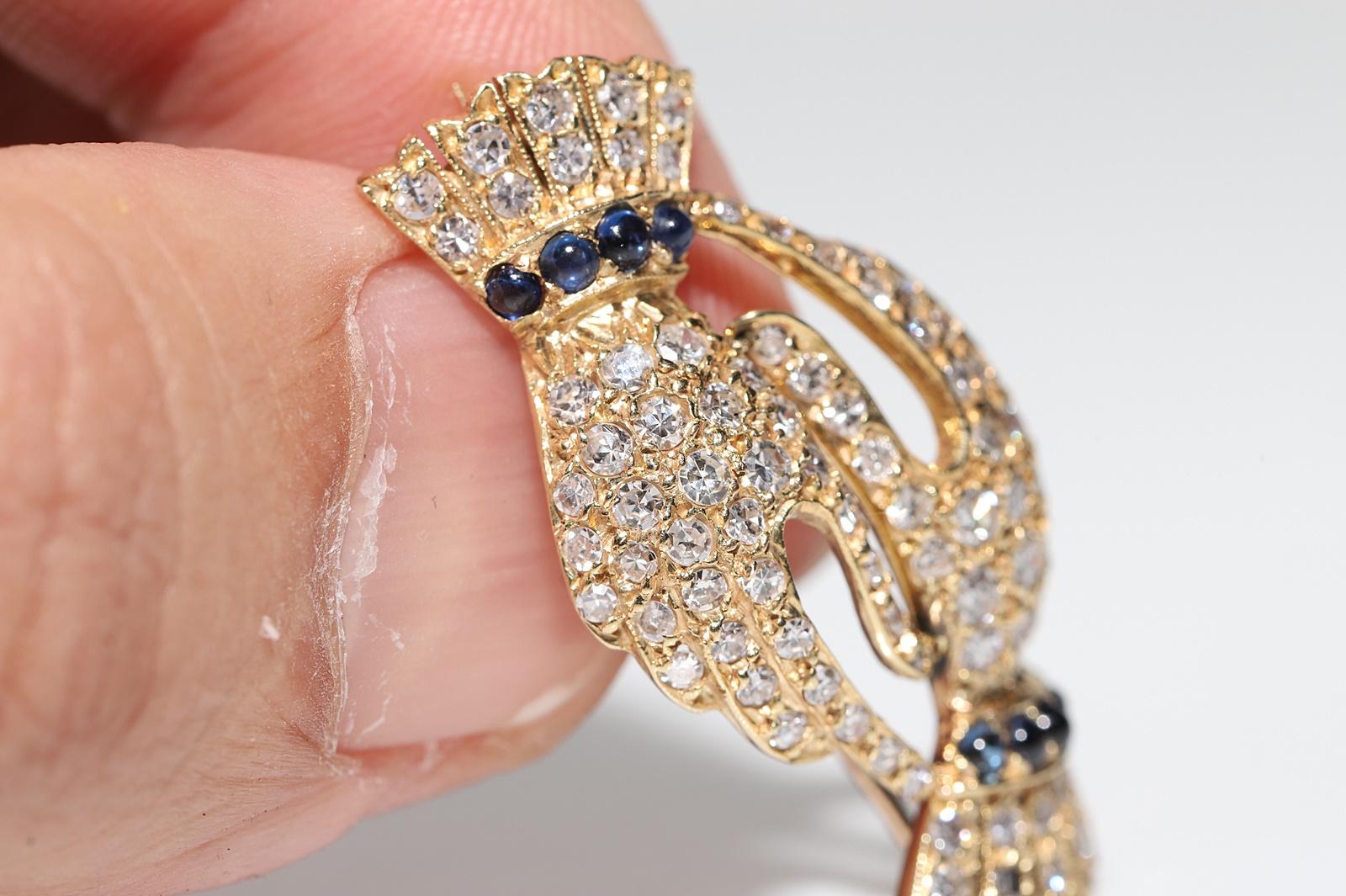 Vintage Circa 1960s 18k Gold Natural Diamond And Cabochon Sapphire Hand Brooch  For Sale 1