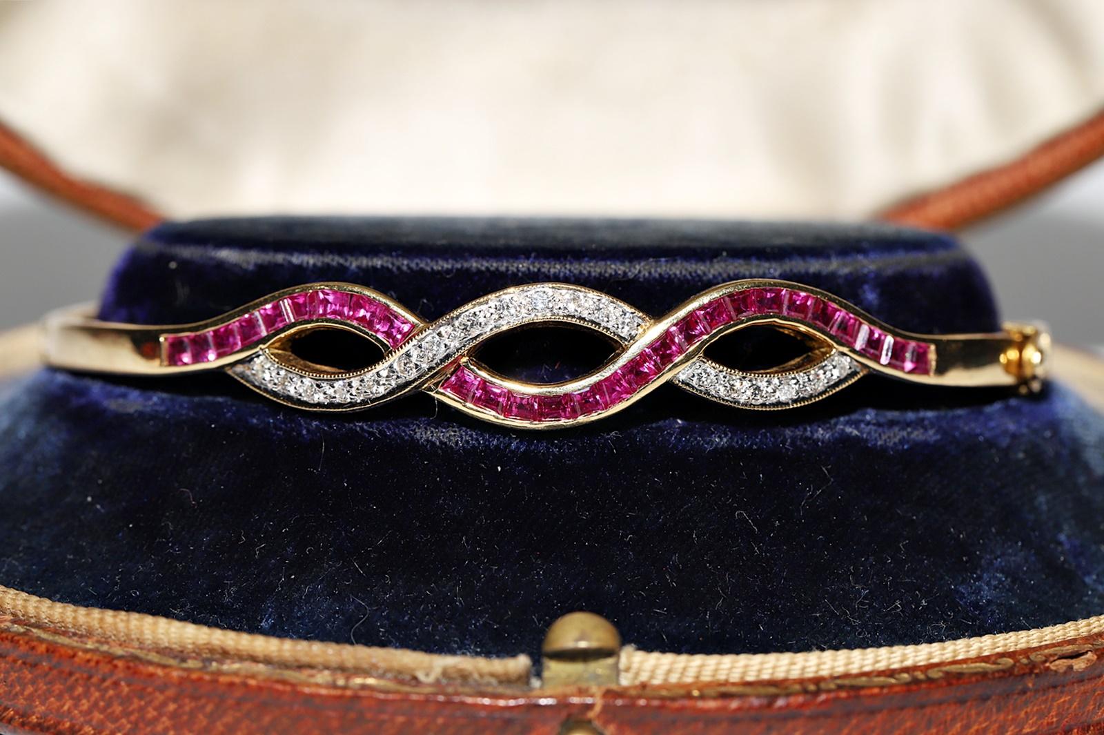 Vintage Circa 1960s 18k Gold Natural Diamond And Caliber Ruby Bangle Bracelet  For Sale 1