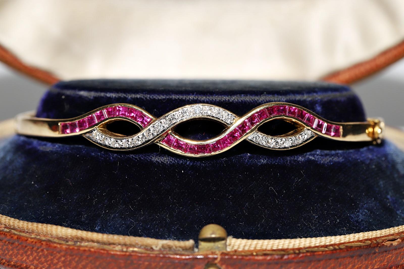 Bracciale Vintage CIRCA 1960 in oro 18k con diamanti naturali e rubini calibrati in vendita 1