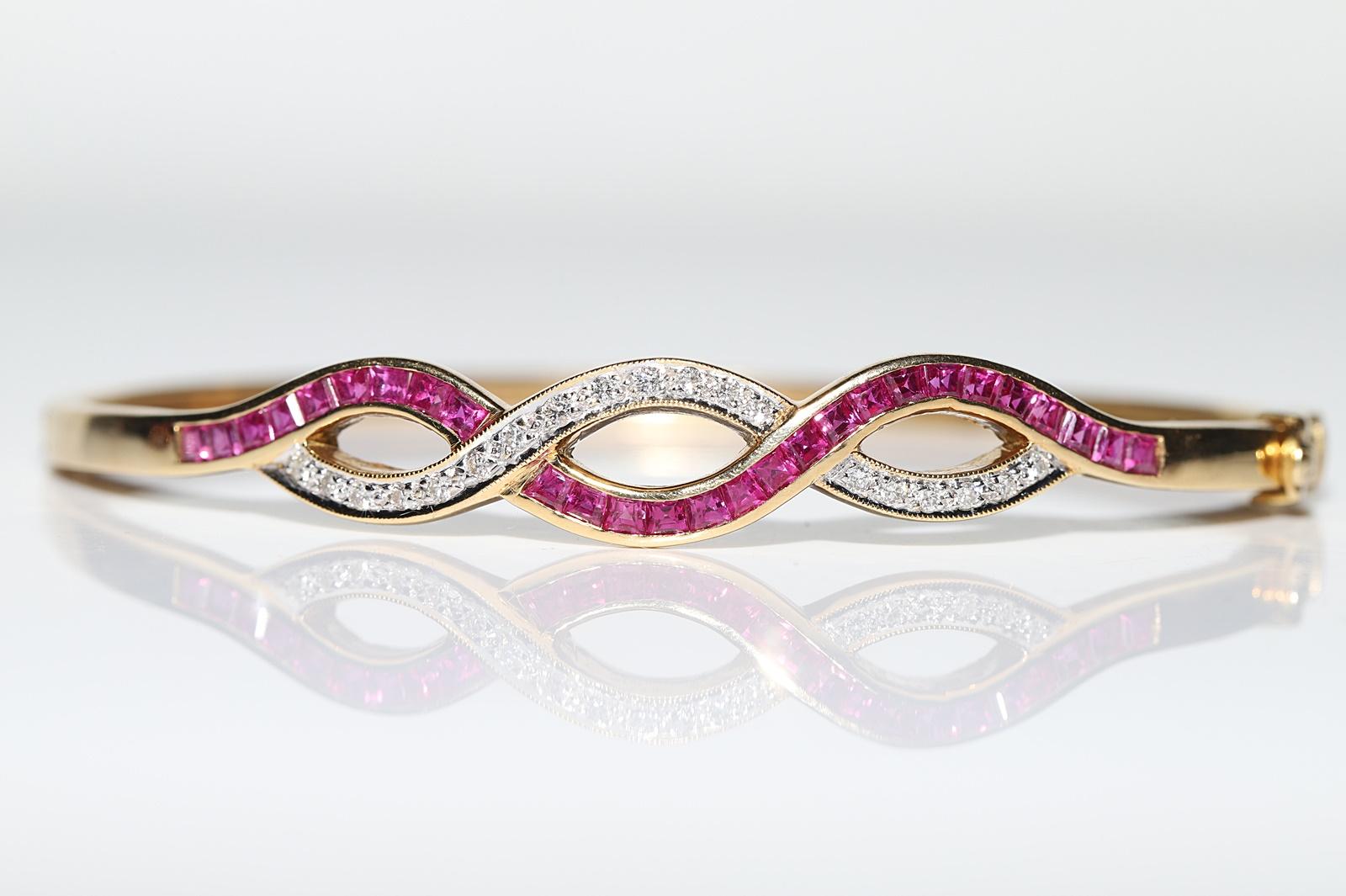 Bracciale Vintage CIRCA 1960 in oro 18k con diamanti naturali e rubini calibrati in vendita 3
