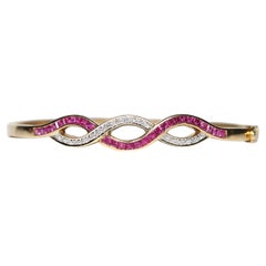 Vintage Circa 1960s 18k Gold Natural Diamond And Caliber Ruby Bangle Bracelet 