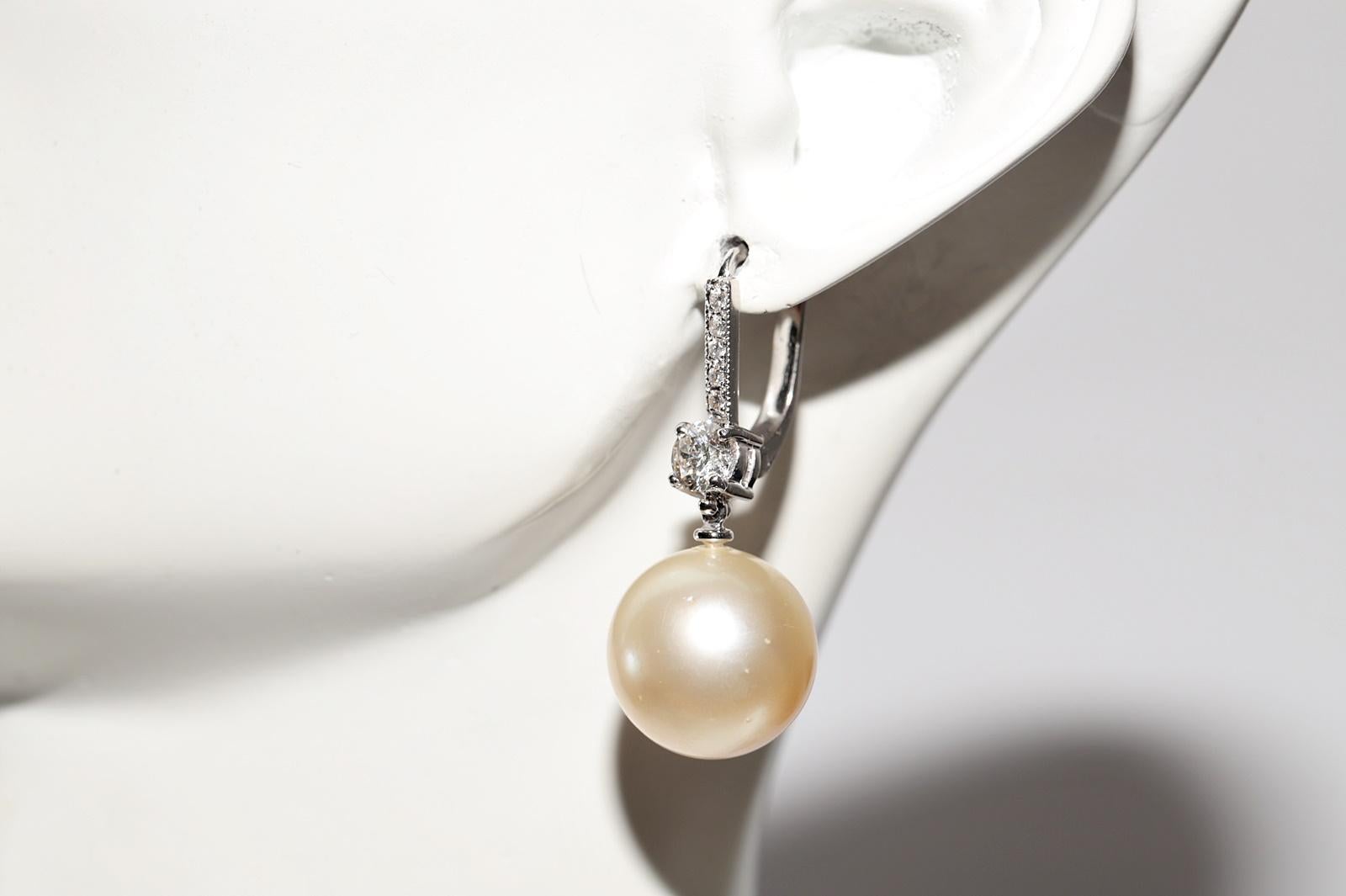 Vintage Circa 1960s 18k Gold Natural Diamond And Natural Ocean Pearl Earring For Sale 4
