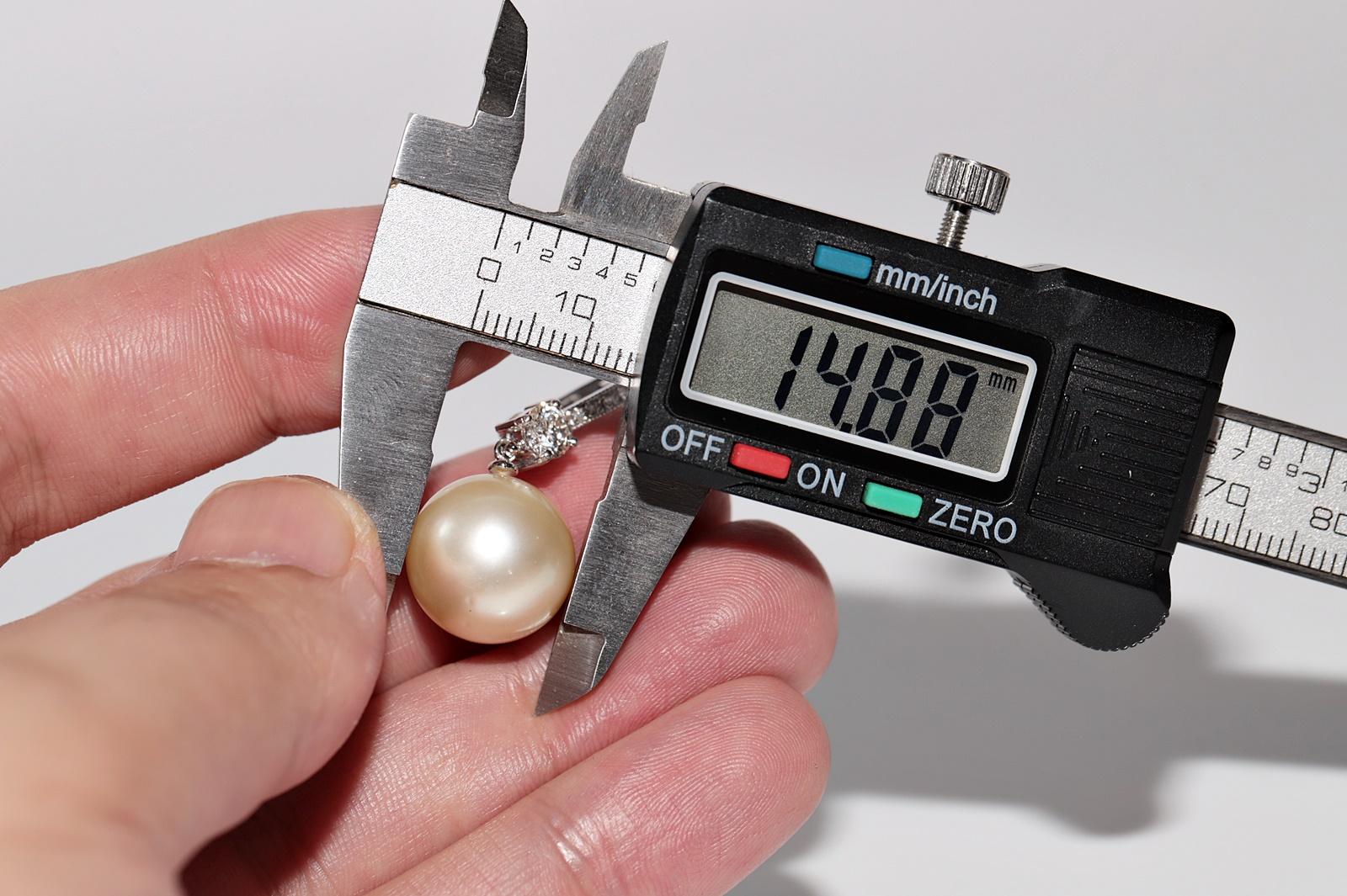 Vintage Circa 1960s 18k Gold Natural Diamond And Natural Ocean Pearl Earring For Sale 9