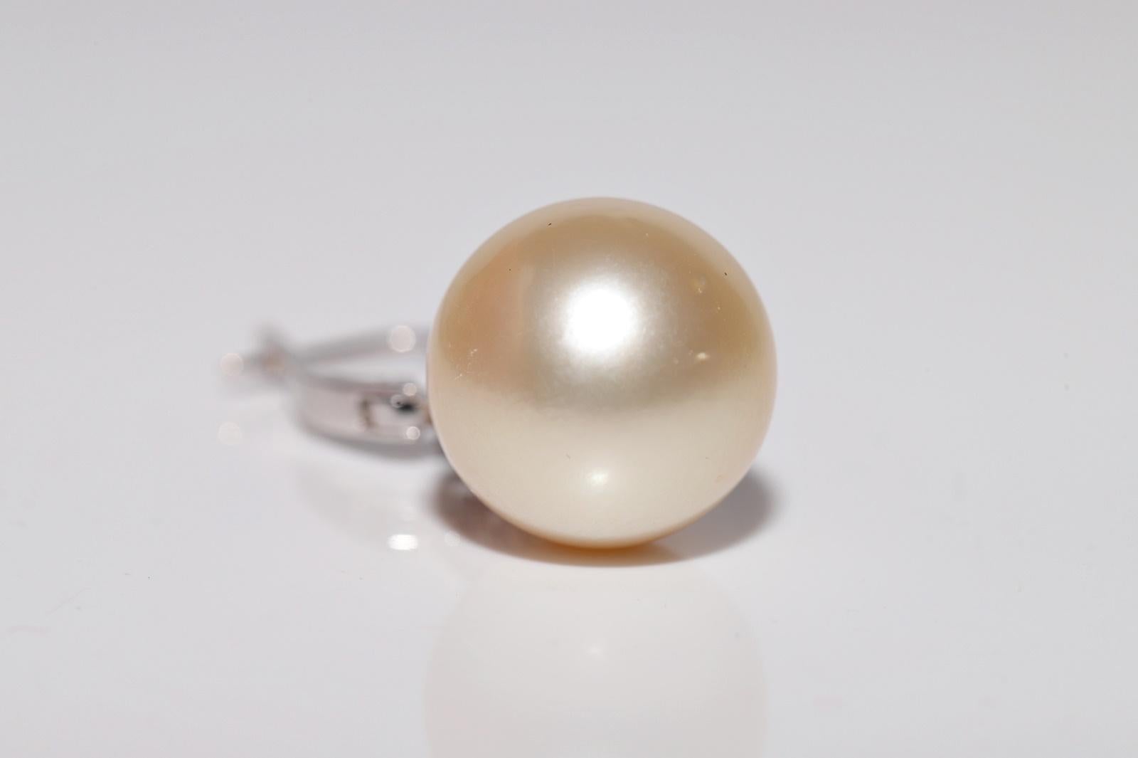 Vintage Circa 1960s 18k Gold Natural Diamond And Natural Ocean Pearl Earring For Sale 12