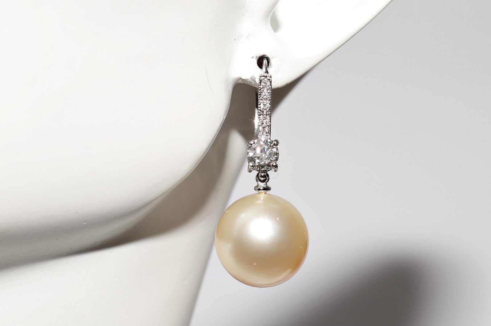Vintage Circa 1960s 18k Gold Natural Diamond And Natural Ocean Pearl Earring For Sale 3