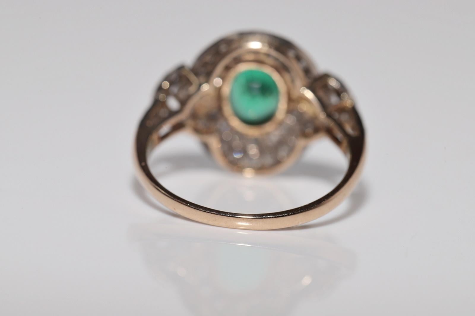 Vintage Circa 1960s 18k Gold Natural Diamond And Oval Cut Emerald Ring For Sale 4