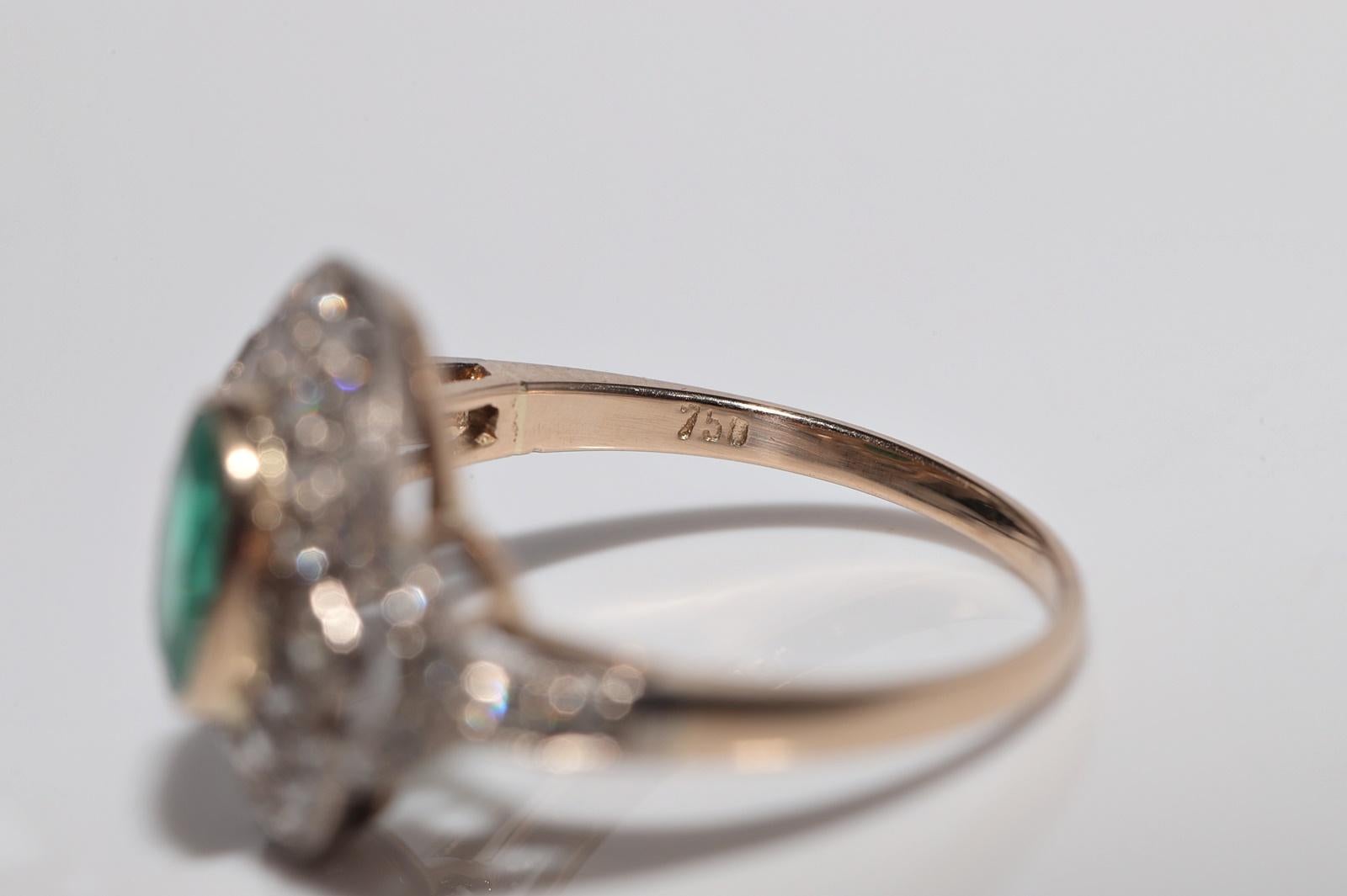 Vintage Circa 1960s 18k Gold Natural Diamond And Oval Cut Emerald Ring For Sale 5