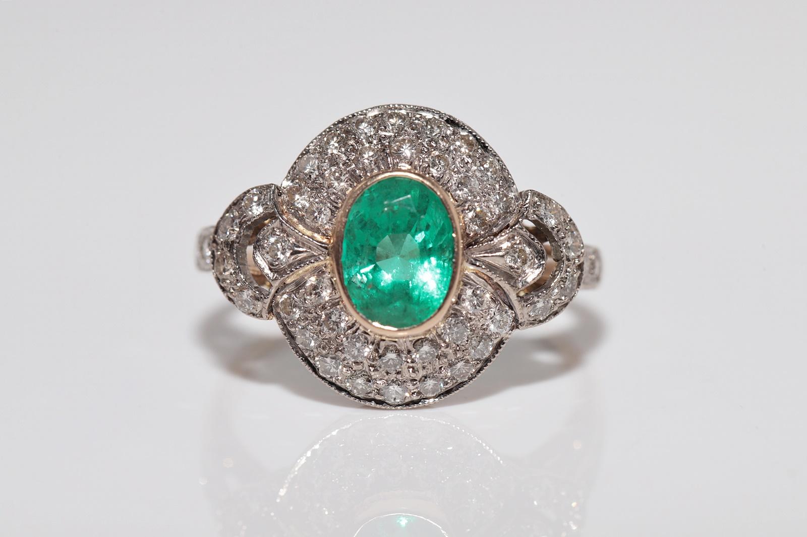 Artisan Vintage Circa 1960s 18k Gold Natural Diamond And Oval Cut Emerald Ring For Sale