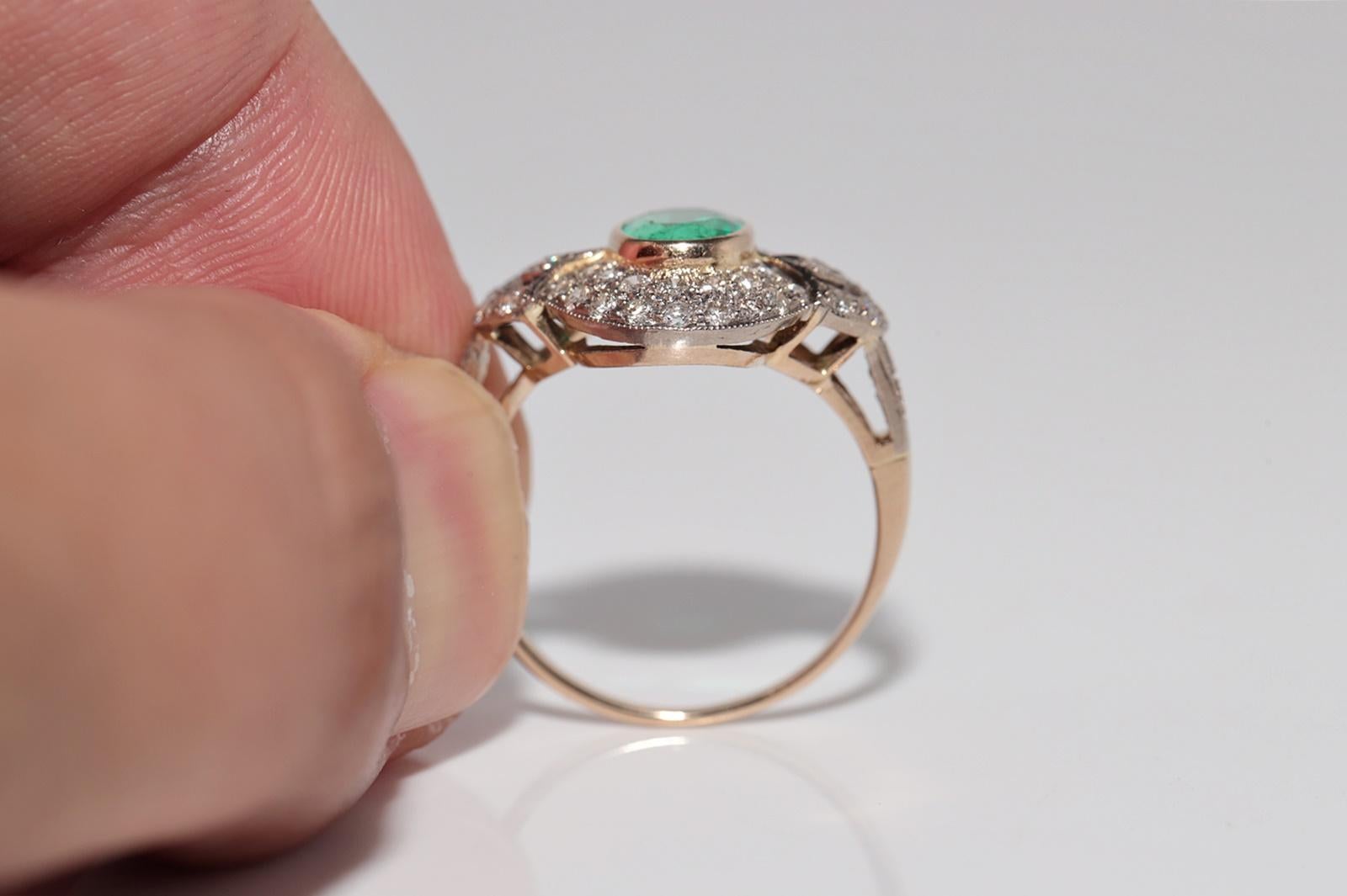 Vintage Circa 1960s 18k Gold Natural Diamond And Oval Cut Emerald Ring For Sale 1