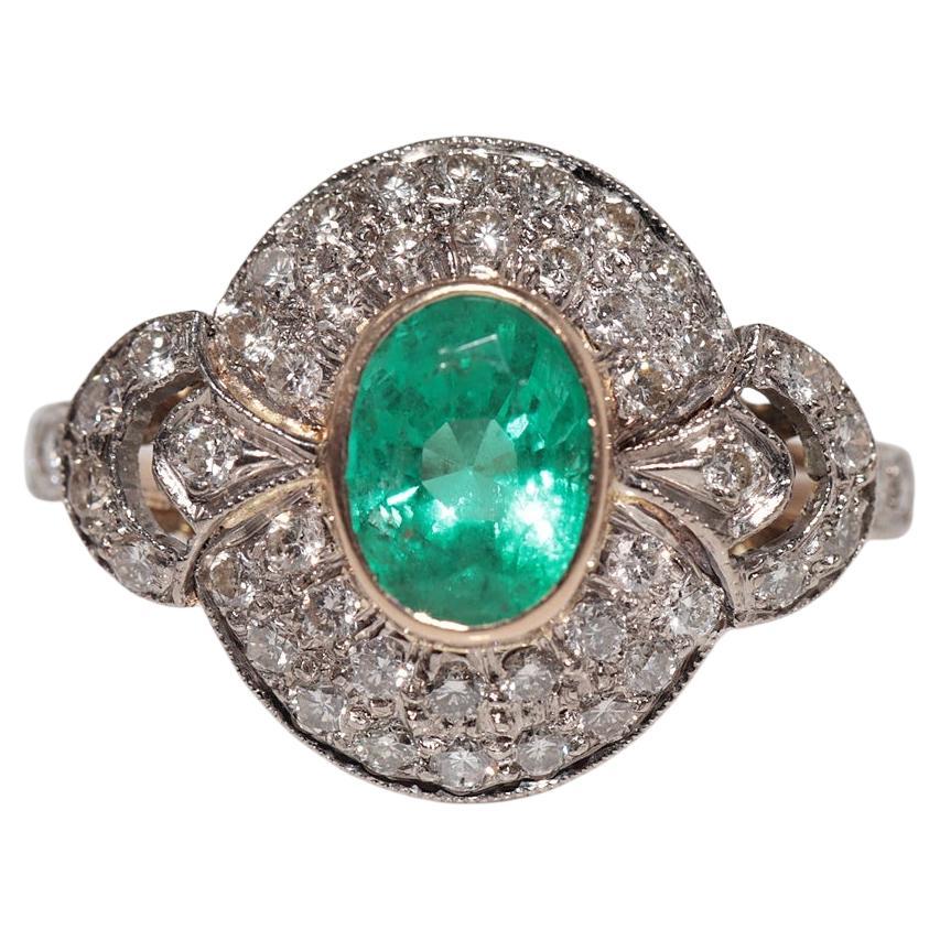 Vintage Circa 1960s 18k Gold Natural Diamond And Oval Cut Emerald Ring For Sale