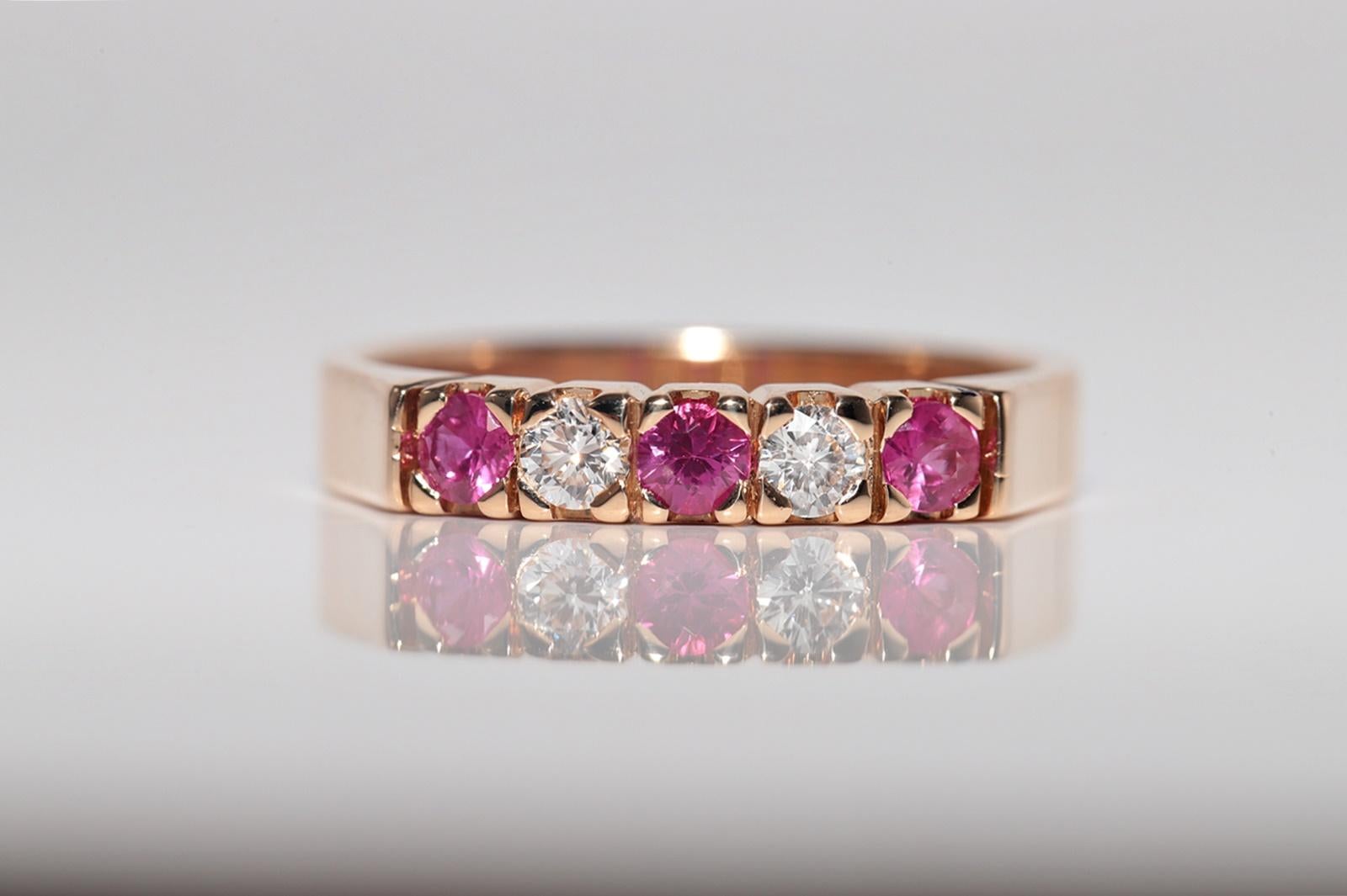 Taglio brillante Anello a fascia in oro 18k con diamanti naturali e rubini, CIRCA 1960 in vendita