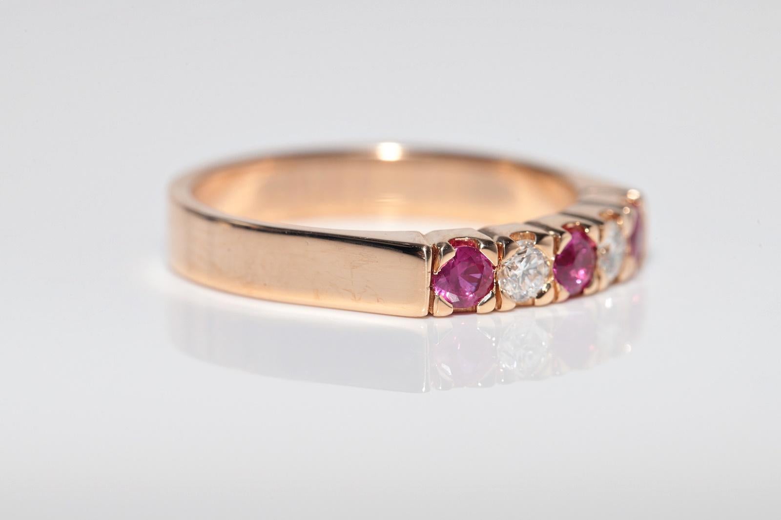 Anello a fascia in oro 18k con diamanti naturali e rubini, CIRCA 1960 In condizioni buone in vendita a Fatih/İstanbul, 34