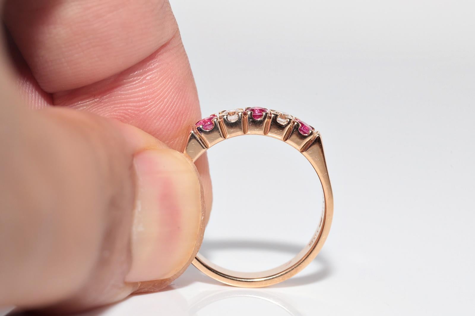 Vintage Circa 1960s Gold 18k Natural Diamond and Ruby Band Ring (Bague en or 18k avec diamant naturel et rubis) Pour femmes en vente