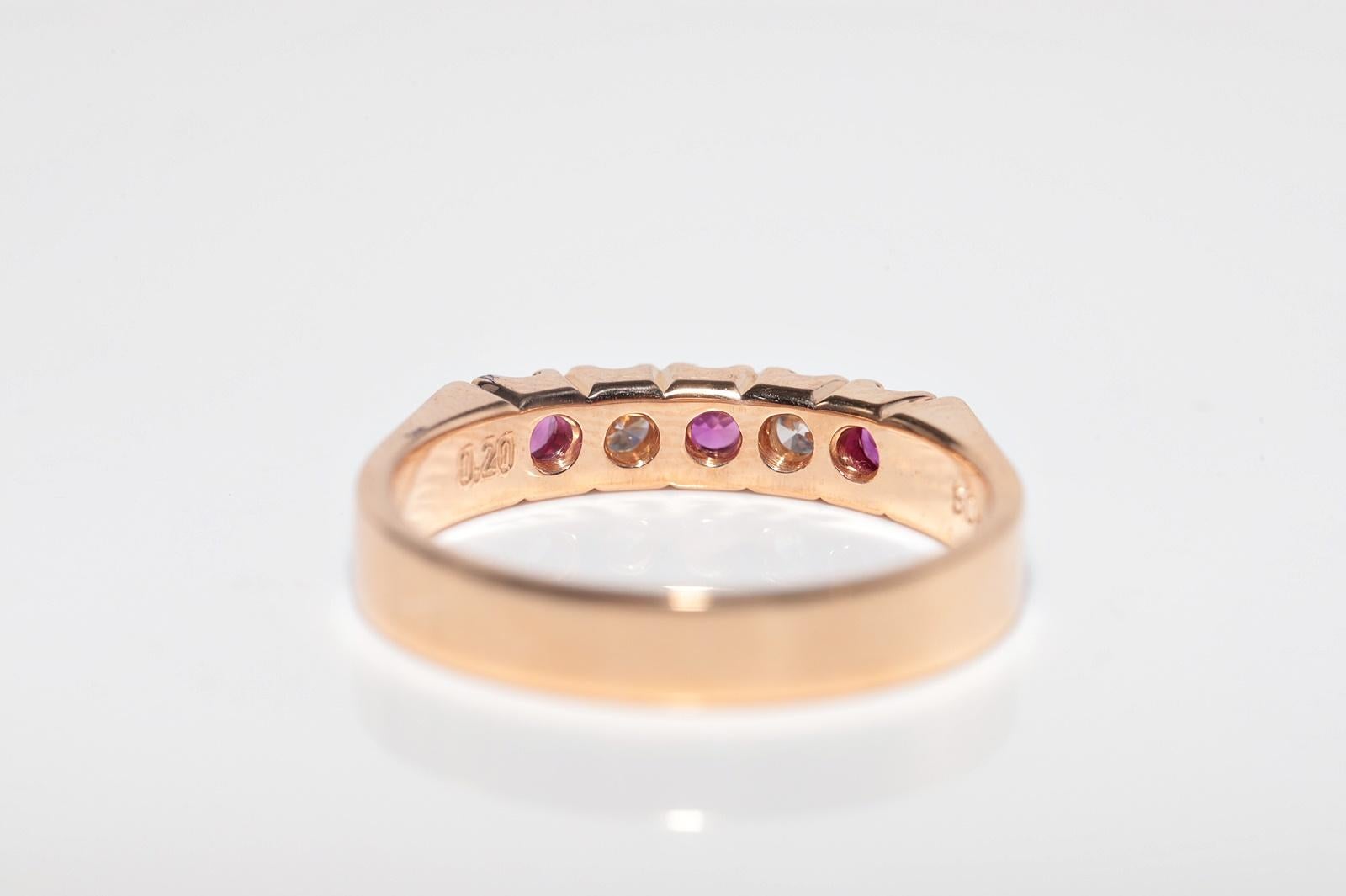 Anello a fascia in oro 18k con diamanti naturali e rubini, CIRCA 1960 in vendita 1