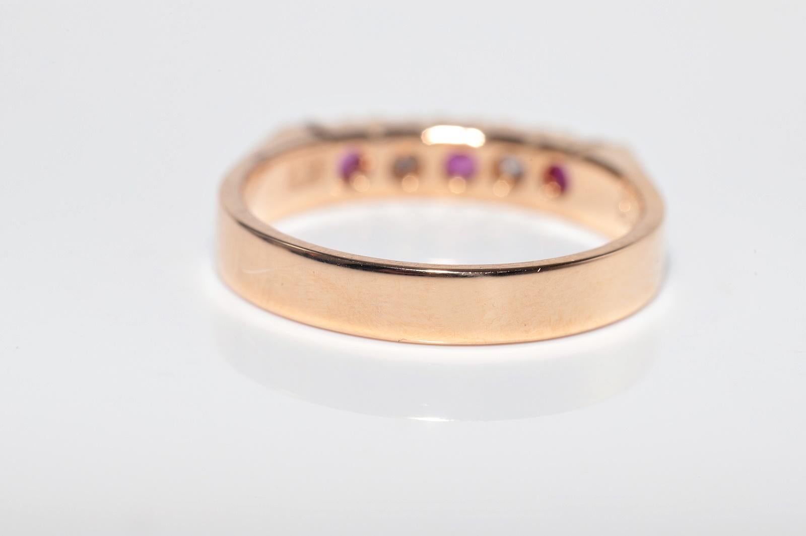 Anello a fascia in oro 18k con diamanti naturali e rubini, CIRCA 1960 in vendita 2