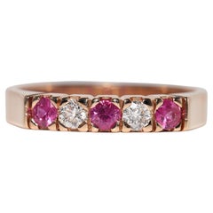 Vintage Circa 1960s 18k Gold Natural Diamond And Ruby Band Ring