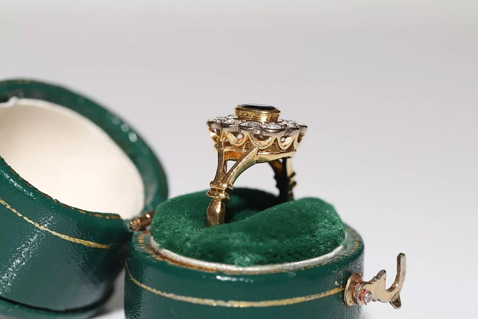 Bague vintage décorée en or 18 carats avec diamants naturels et saphirs des années 1960 en vente 8