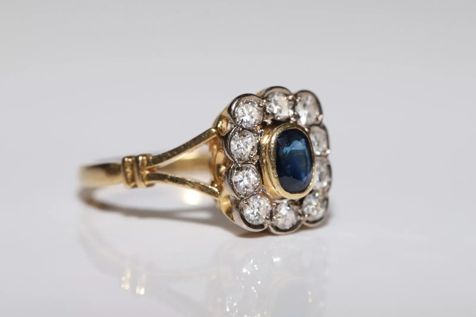 Taille brillant Bague vintage décorée en or 18 carats avec diamants naturels et saphirs des années 1960 en vente