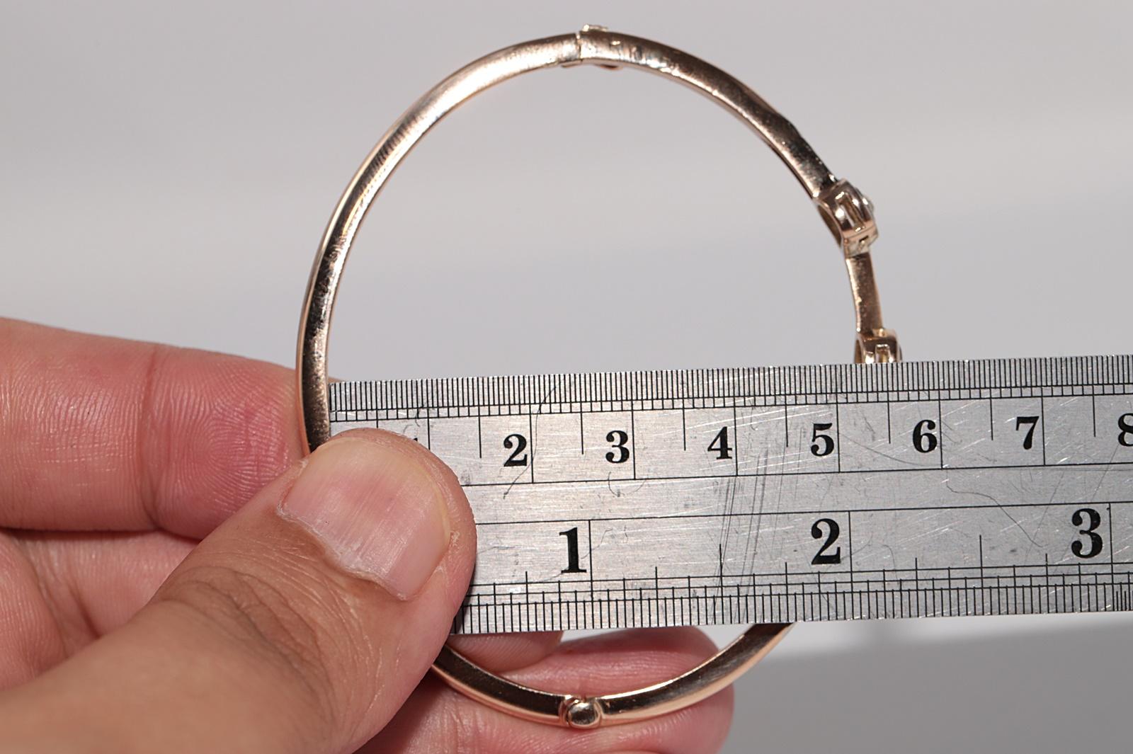 Vintage CIRCA 1960er Jahre 18k Gold natürlichen Diamanten verziert Armreif Armband im Angebot 7