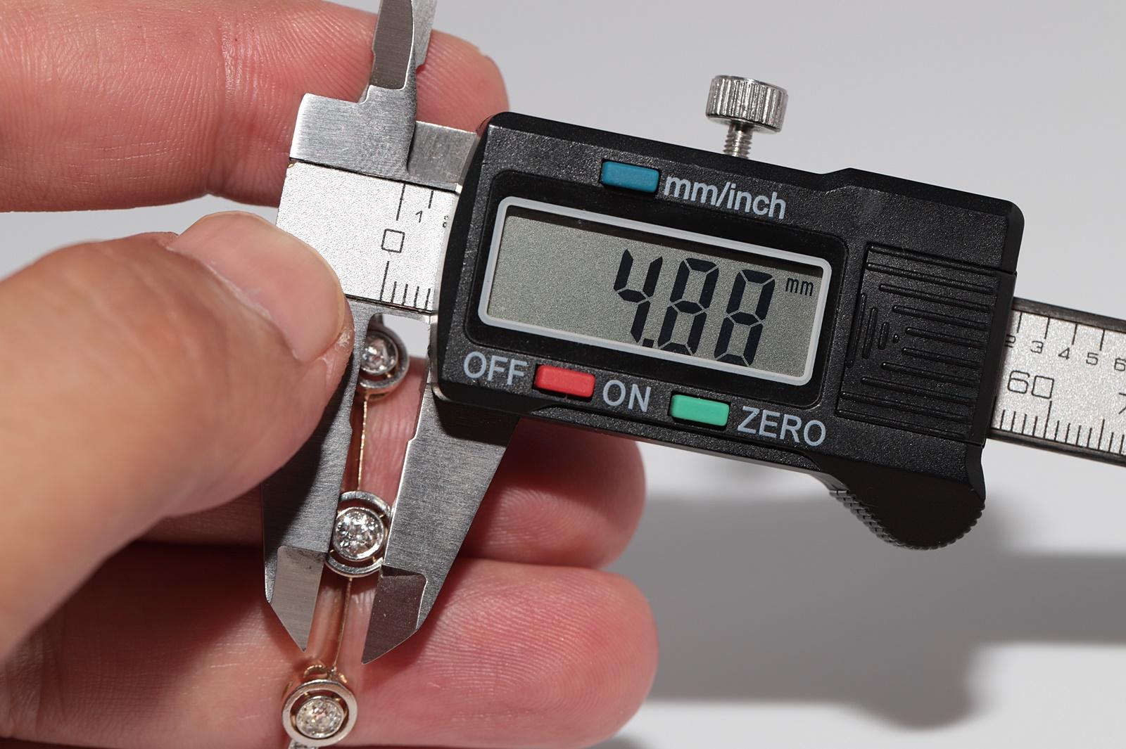 Vintage CIRCA 1960er Jahre 18k Gold natürlichen Diamanten verziert Armreif Armband im Angebot 14