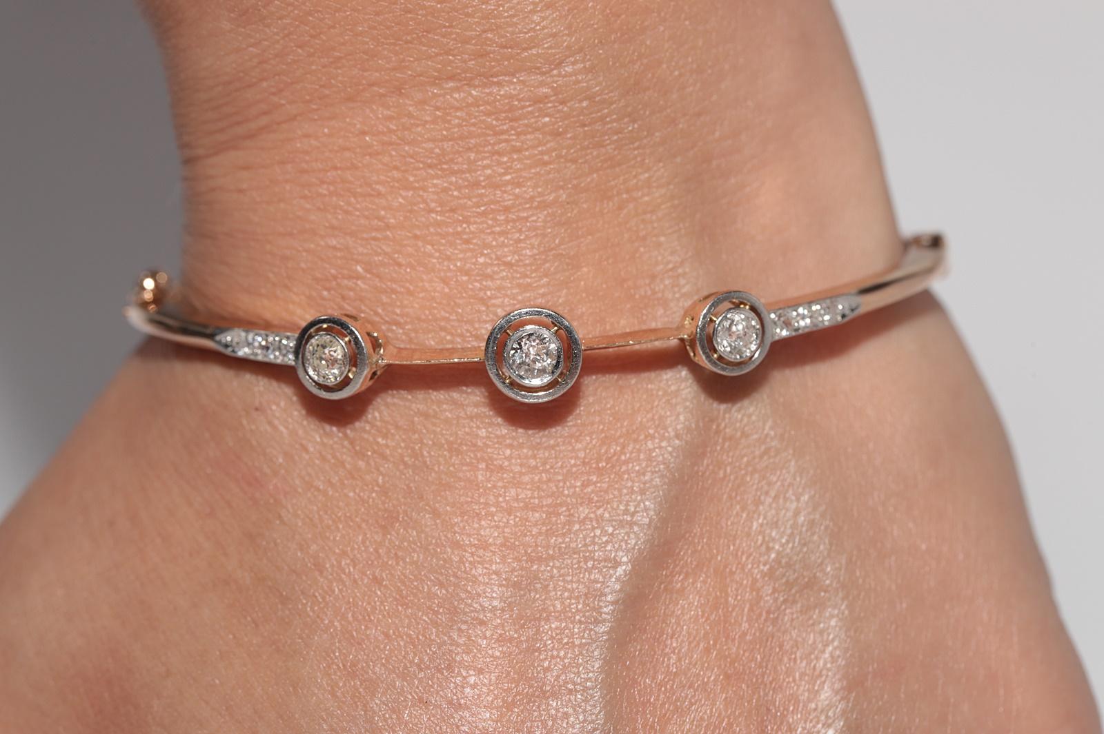 Vintage CIRCA 1960er Jahre 18k Gold natürlichen Diamanten verziert Armreif Armband (Alteuropäischer Brillantschliff) im Angebot
