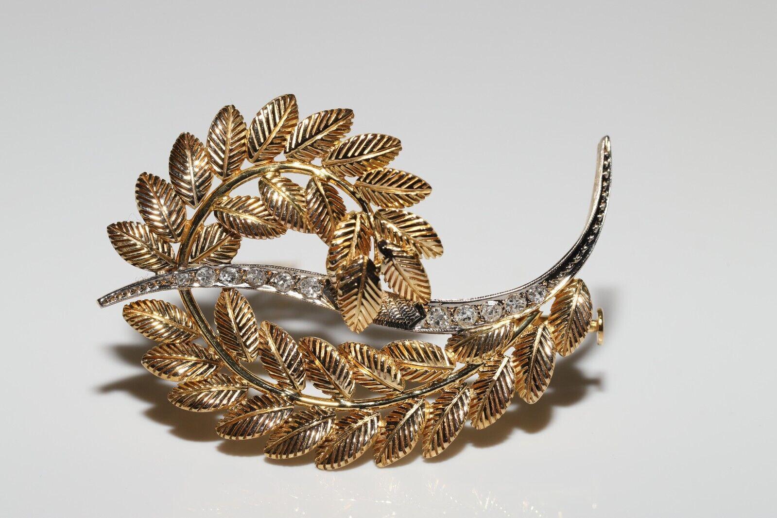 Vintage Circa 1960s 18k Gold Natural Diamond Decorated Leaf Brooch For Sale 3