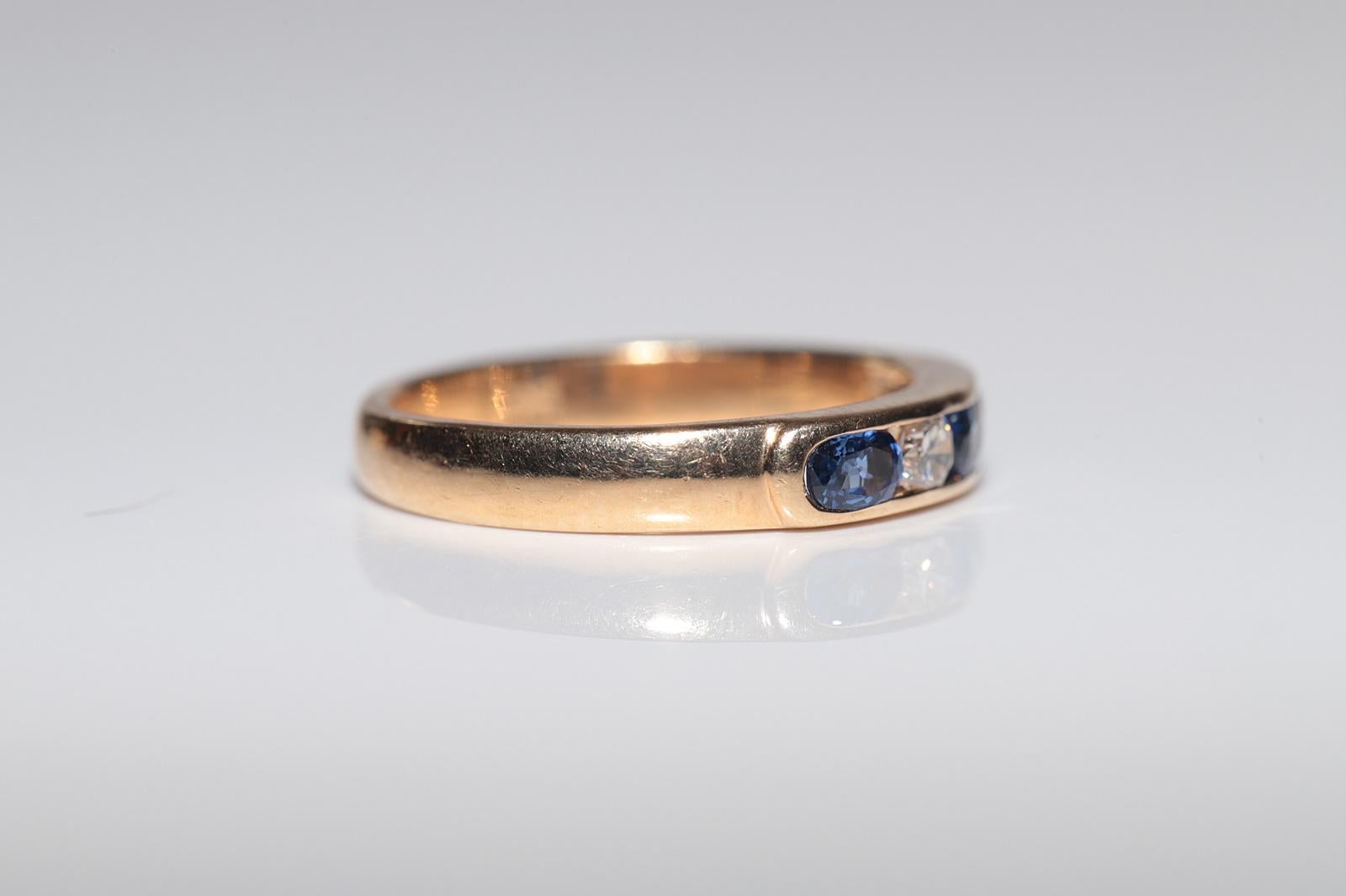 Women's Vintage Circa 1960s 18k Gold Natural Diamond Diamond And Sapphire Band Ring For Sale