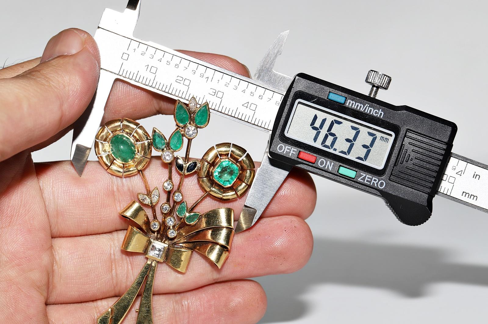 Vintage Circa 1960s 18k Gold Natural Diamond Emerald And Sapphire Brooch For Sale 4