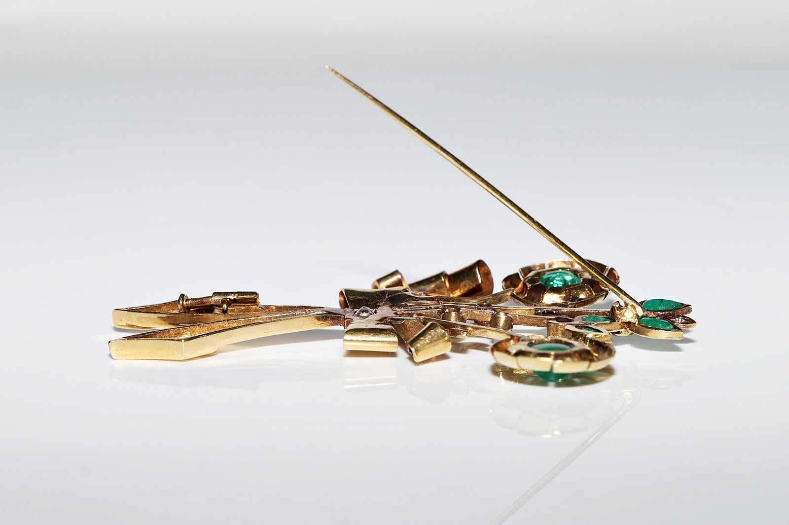 Vintage Circa 1960s 18k Gold Natural Diamond Emerald And Sapphire Brooch For Sale 2