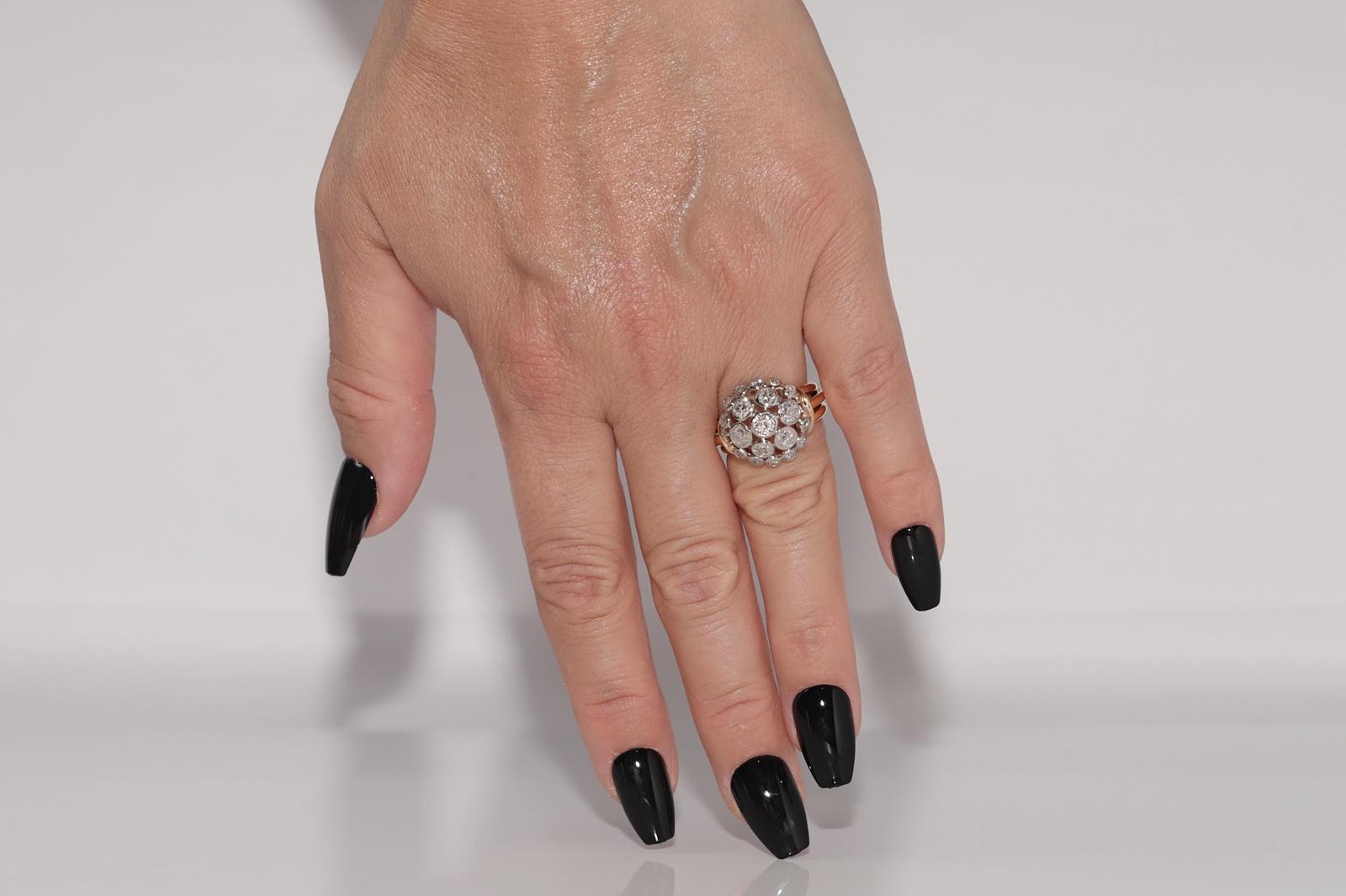In sehr gutem Zustand.
Das Gesamtgewicht beträgt 9,8 Gramm.
Insgesamt ist der Diamant 1,75 ct.
Der Diamant ist G-H Farbe und vvs-vs Klarheit.
Ringgröße ist US s1-s2 Klarheit.
Ringgröße ist US 6
Wir können jede Größe herstellen.
Die Schachtel ist
