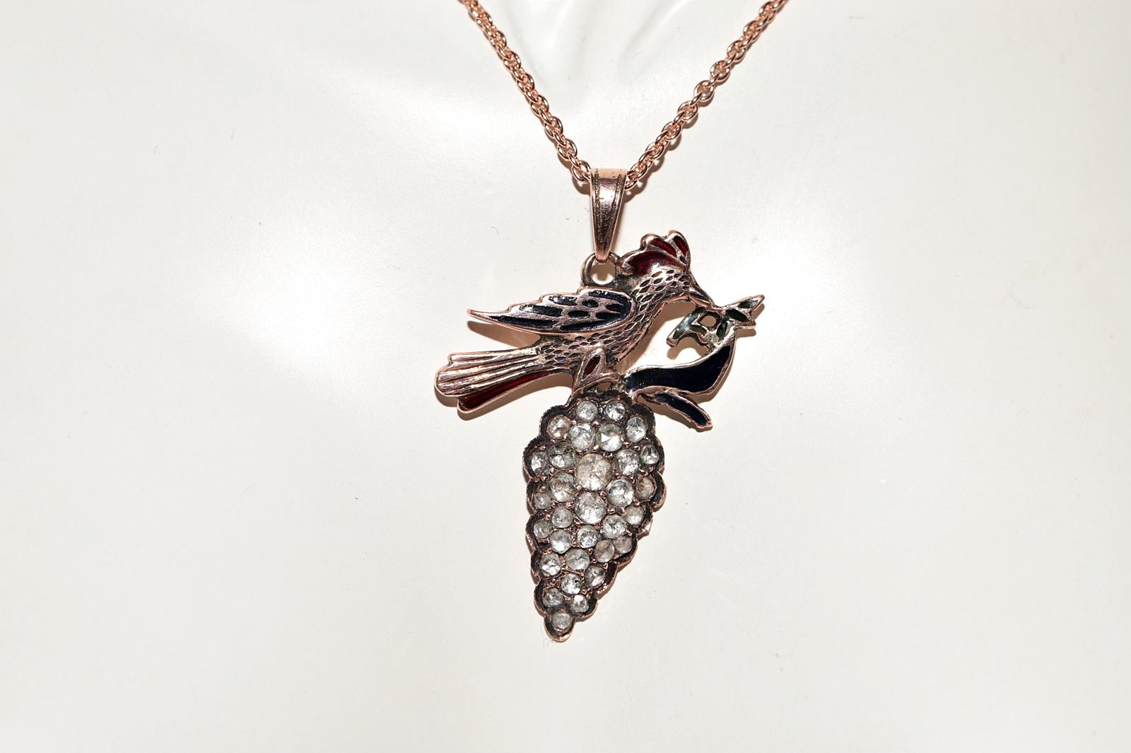 Collana con ciondolo in oro naturale e smalto con diamanti taglio rosa, vintage, circa 1960, 8k. In condizioni buone in vendita a Fatih/İstanbul, 34