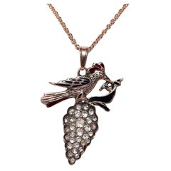 Collier pendentif vintage des années 1960 en or 8 carats, émail et diamants naturels taille rose