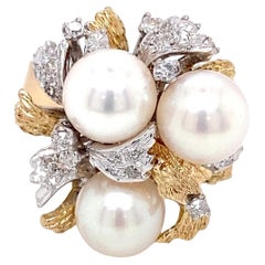 Vintage Circa 1960s Akoya Pearl and Diamond 18 Karat Two Tone Gold Cocktail Ring (bague de cocktail en or bicolore 18 carats)
