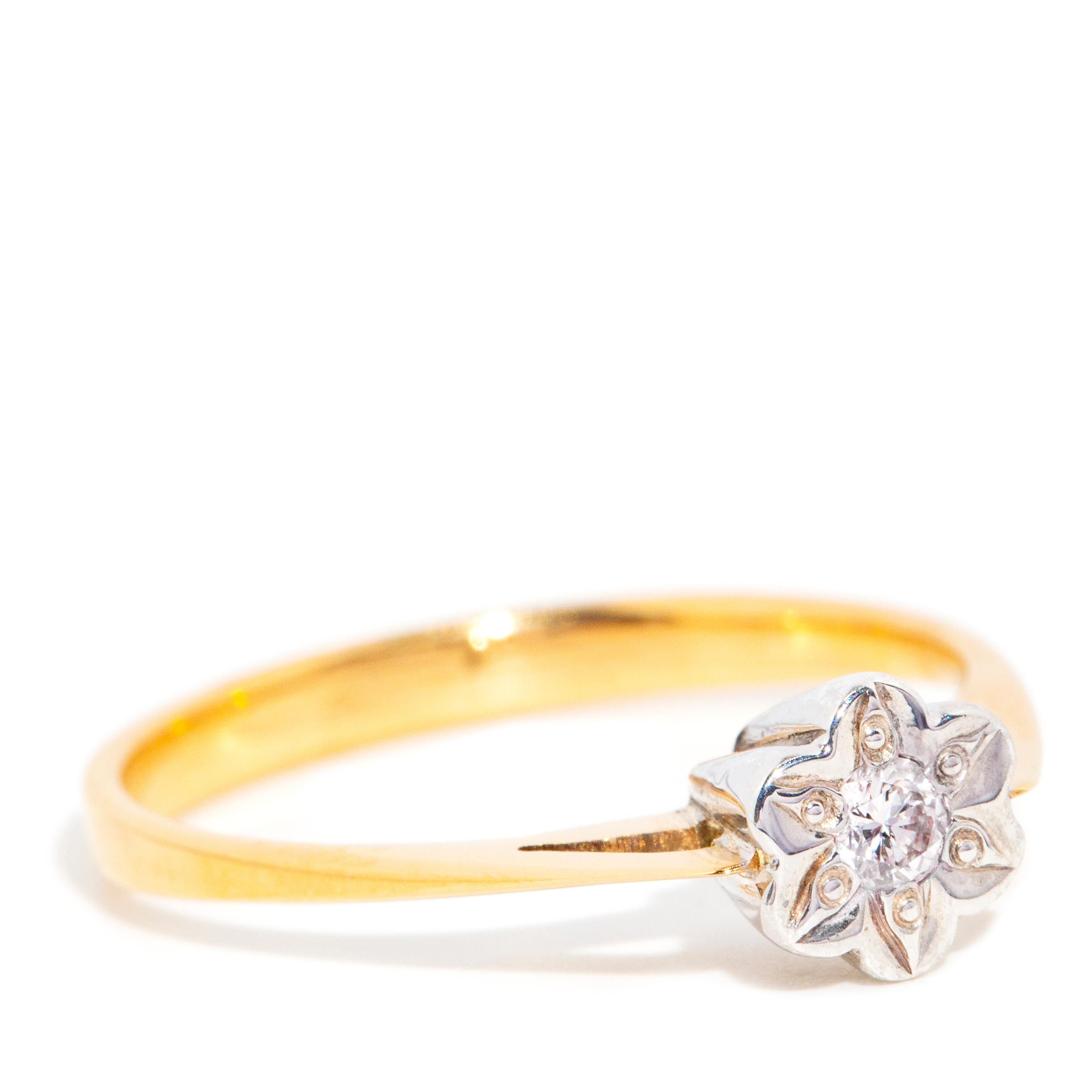 Round Cut Vintage Circa 1960s Diamond Vintage Flower 18 Carat Yellow & White Gold Ring For Sale