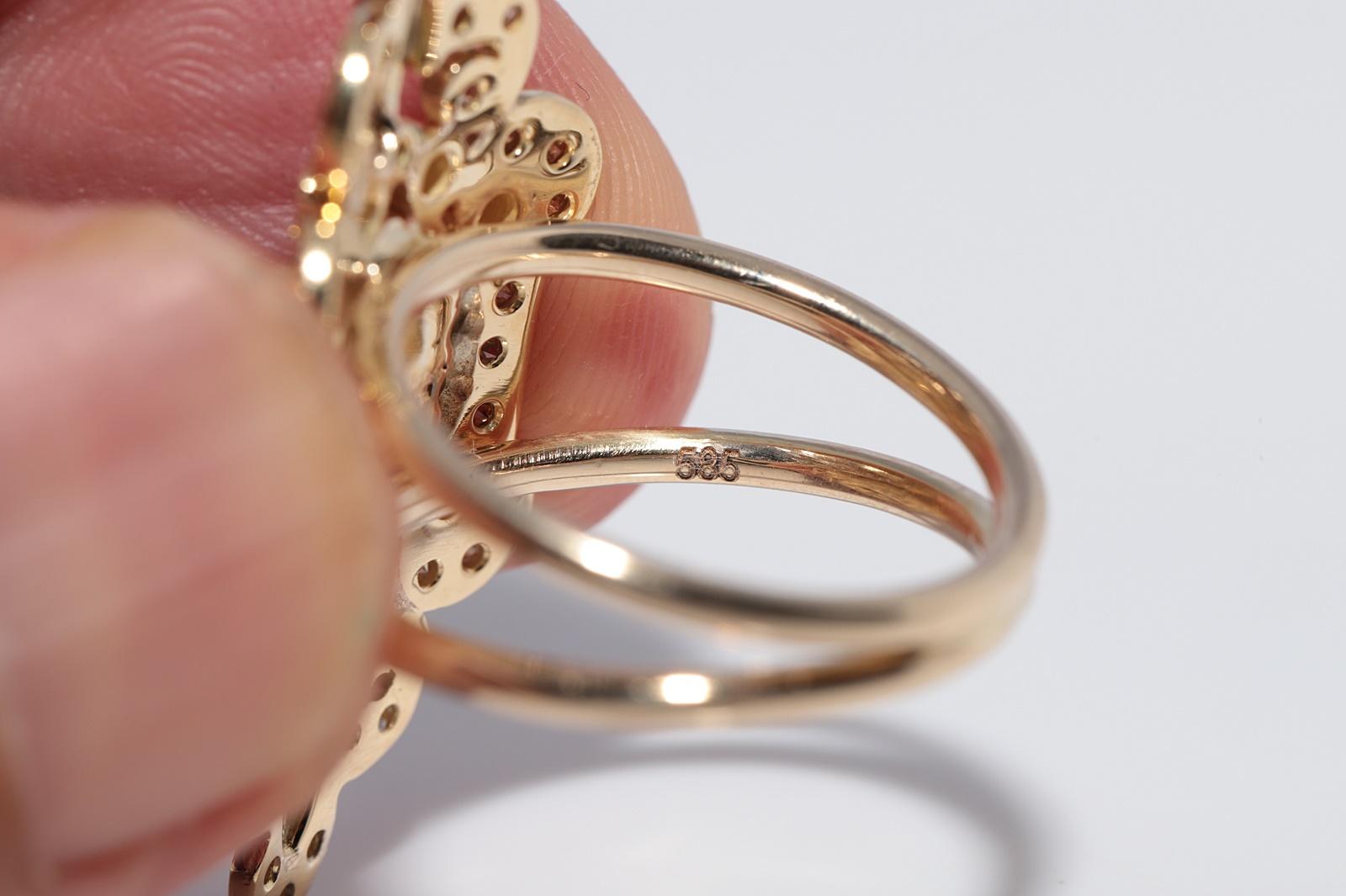 Vintage Circa 1960s Handcrafted 14k Gold Natural Diamond and Ruby Navette Ring (Bague à Navette en or naturel avec diamant et rubis) en vente 4
