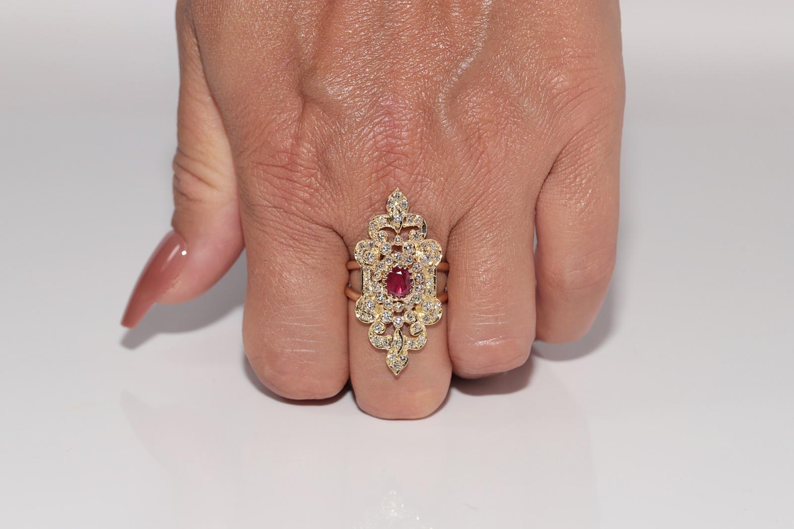 Vintage Circa 1960s Handcrafted 14k Gold Natural Diamond and Ruby Navette Ring (Bague à Navette en or naturel avec diamant et rubis) en vente 8