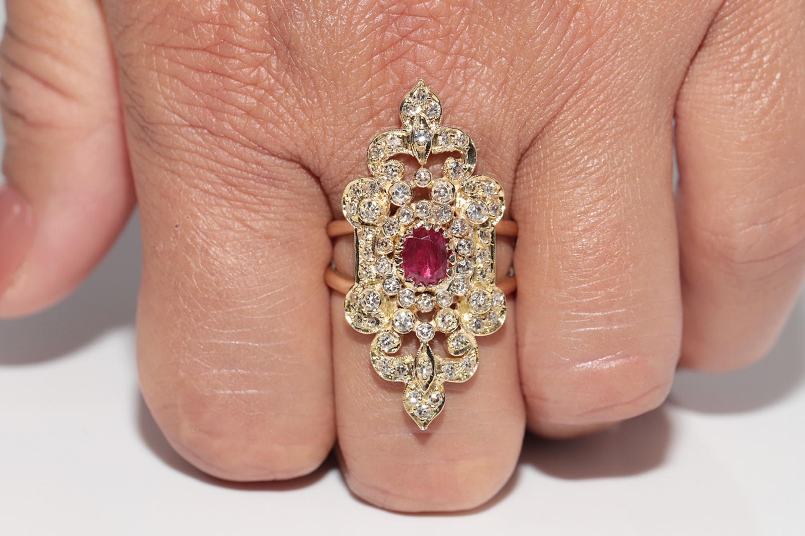 Vintage Circa 1960s Handcrafted 14k Gold Natural Diamond and Ruby Navette Ring (Bague à Navette en or naturel avec diamant et rubis) en vente 9