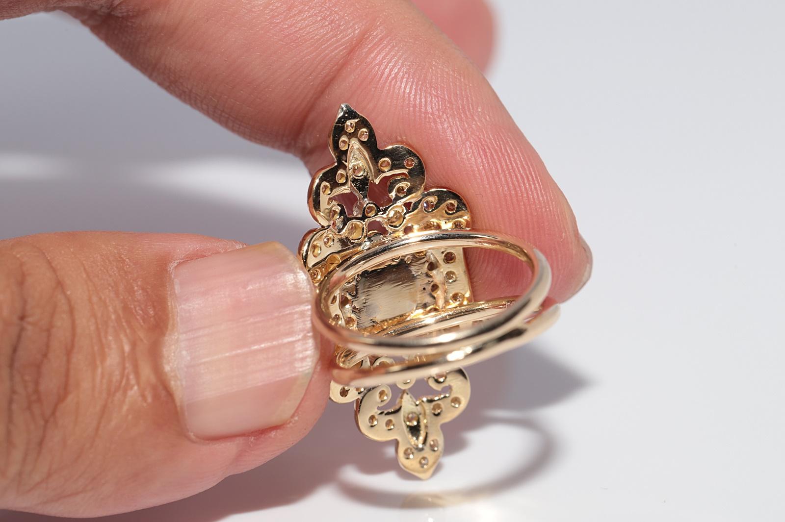 Vintage Circa 1960s Handcrafted 14k Gold Natural Diamond and Ruby Navette Ring (Bague à Navette en or naturel avec diamant et rubis) en vente 1