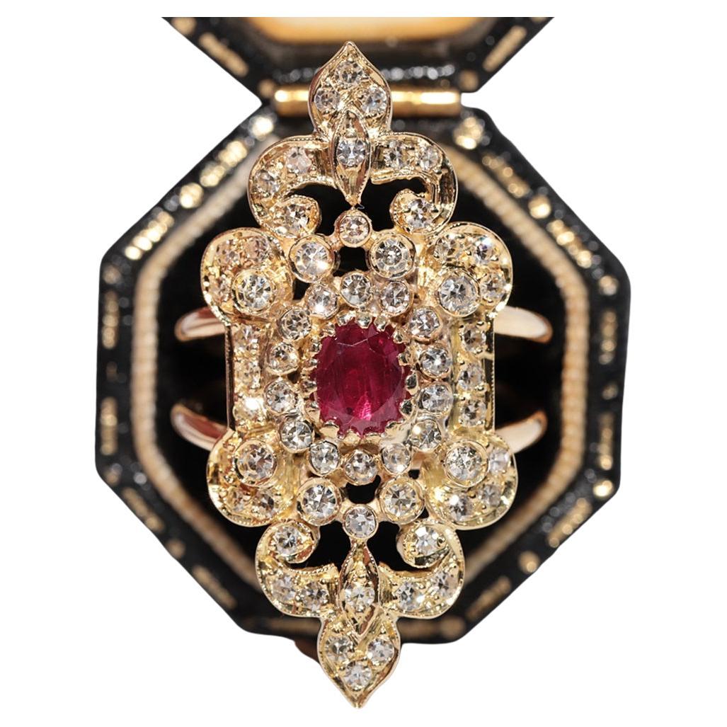 Vintage Circa 1960s Handcrafted 14k Gold Natural Diamond and Ruby Navette Ring (Bague à Navette en or naturel avec diamant et rubis) en vente