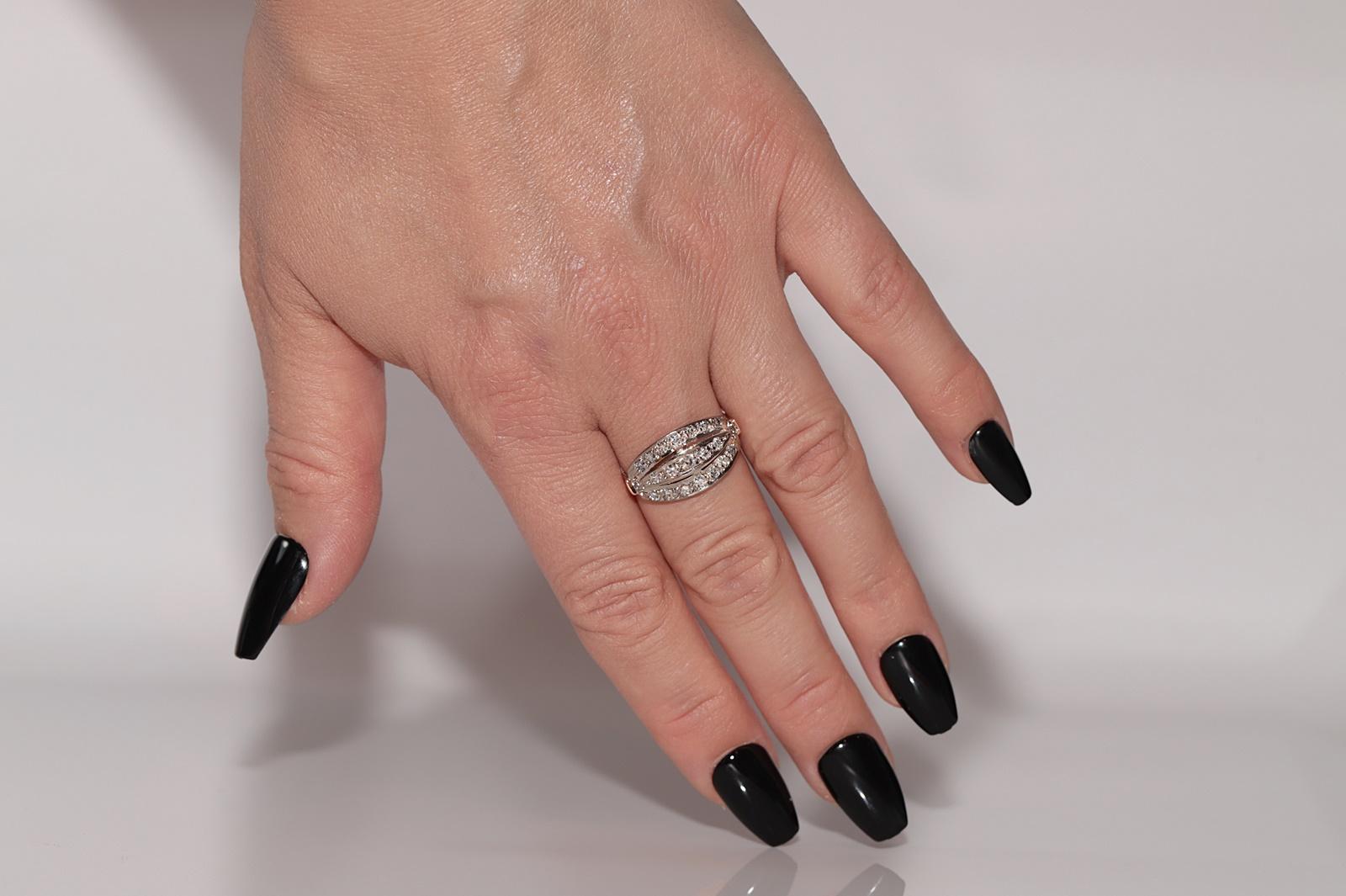 In very good condition.
Total weight is 4.6 grams.
Totally is diamond 0.75 ct.
The diamond is has G-H color and vs clarity.
Ring size is US 8.5
We can make any size.
Box is not included.
Please contact for any questions.