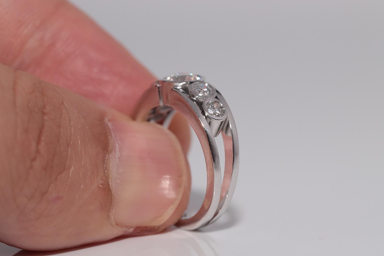 Vintage Circa 1960er Jahre Handgefertigt  18 Karat Gold Natürlicher Diamant Dekorierter Ring mit Diamanten im Angebot 4