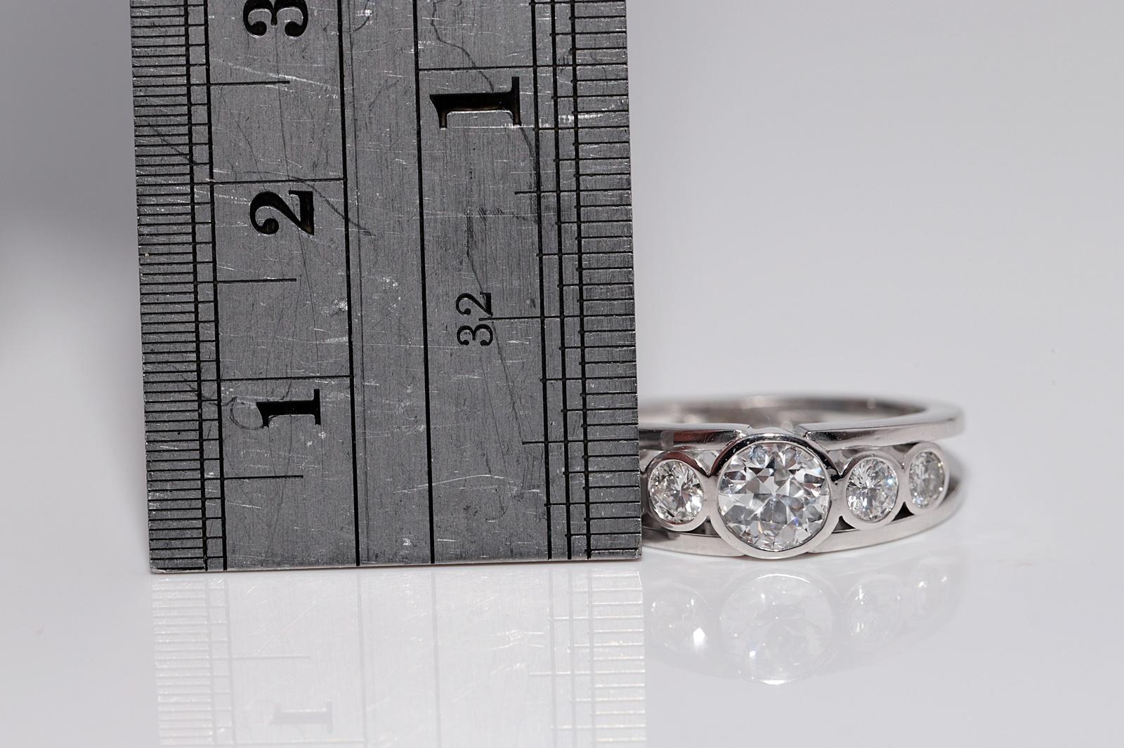 Vintage Circa 1960er Jahre Handgefertigt  18 Karat Gold Natürlicher Diamant Dekorierter Ring mit Diamanten im Angebot 5