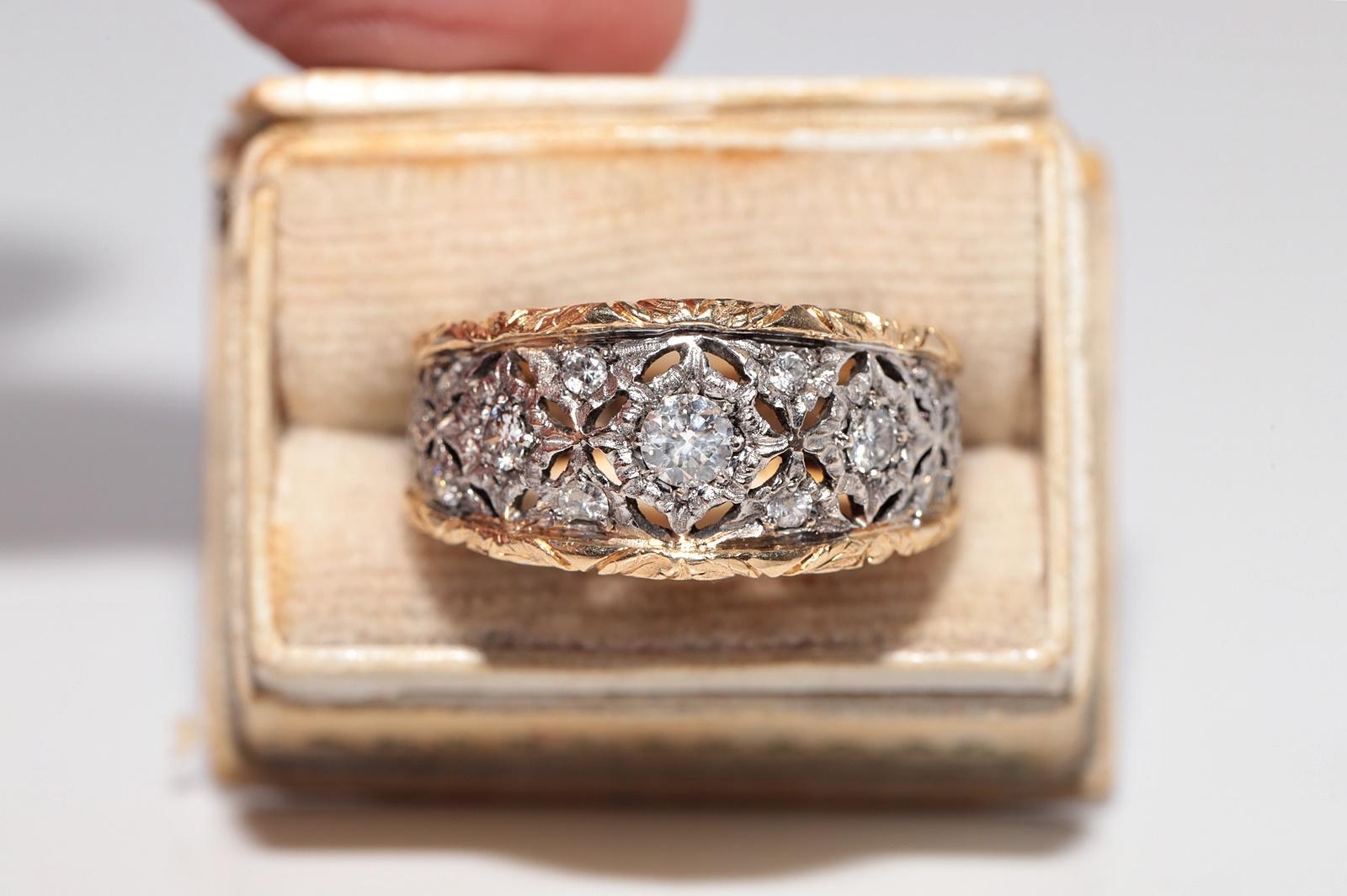 In ottime condizioni.
Il peso totale è di 8,6 grammi.
Totalmente è un dimamondo da 0,77 ct.
Il diamante ha colore H-I e purezza s1-s2.
La misura dell'anello è US 8.5
Possiamo realizzare qualsiasi dimensione.
Per qualsiasi domanda, contattaci.