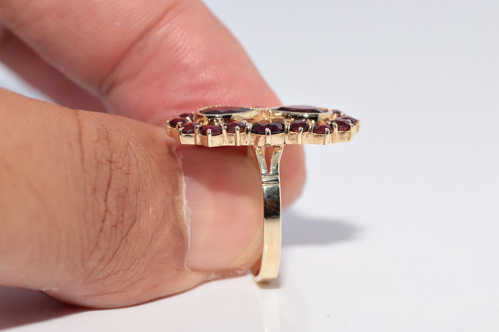 Vintage CIRCA 1960er Jahre handgefertigt 8k Gold natürlichen Granat verziert Ring im Angebot 4